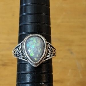 Vintage Geometric Round Simulated Opal Gemstone Ring, T1B6A